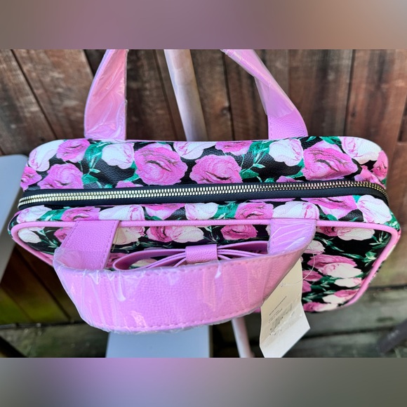 Betsey Johnson Roses Bow Cosmetic Weekender - Picture 2 of 9